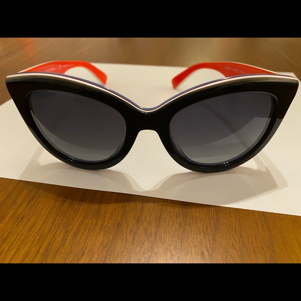 Black cat eye Dolce&Gabbana sunglasses 😎